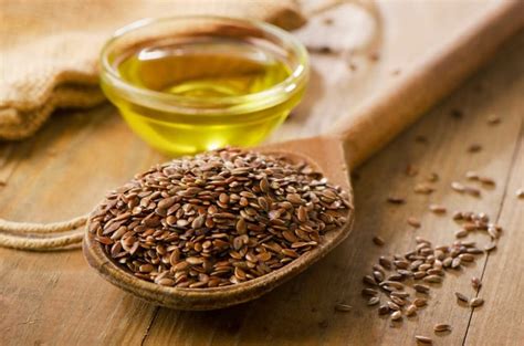  Flaxseed Oil: สารสกัดจากธรรมชาติที่เพิ่มประสิทธิภาพให้ผลิตภัณฑ์ดูแลผิว!